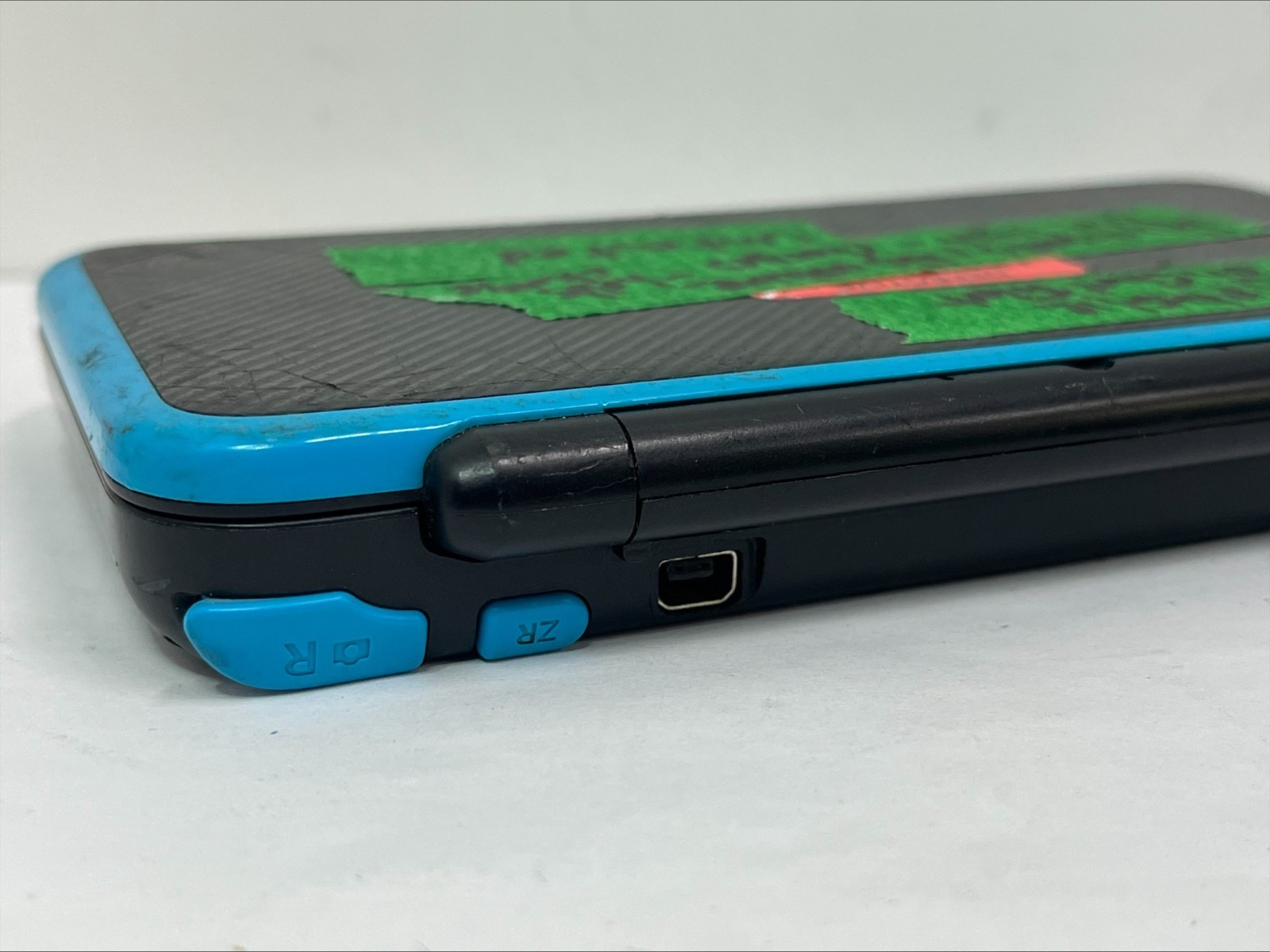 FOR PARTS! Nintendo 2DS XL – Powers On No Display! Missing plastic flap! (B387)