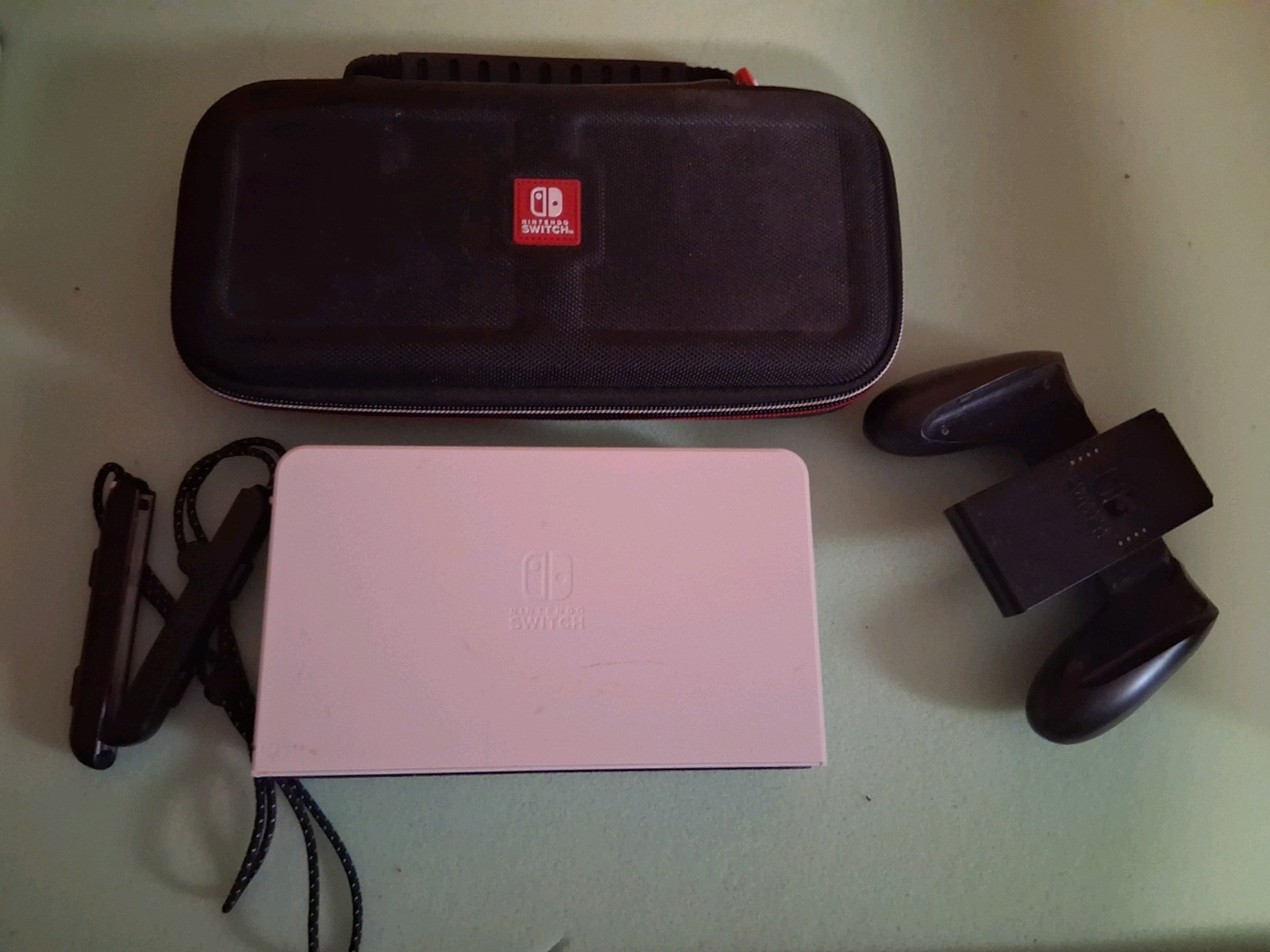 Nintendo Switch OLED Model Handheld Console – 64GB – + Mario Kart 8 no charger