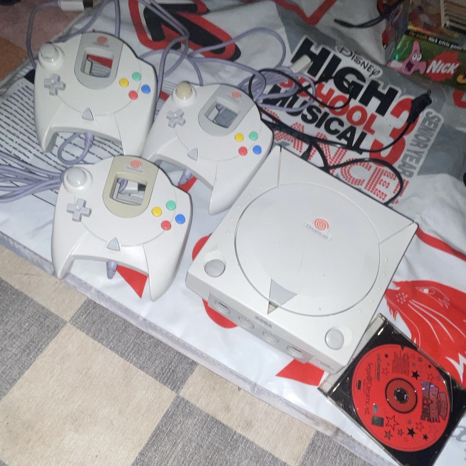 SEGA Dreamcast White Console Bundle w/ 3 Controllers + Ready 2 Rumble Boxing