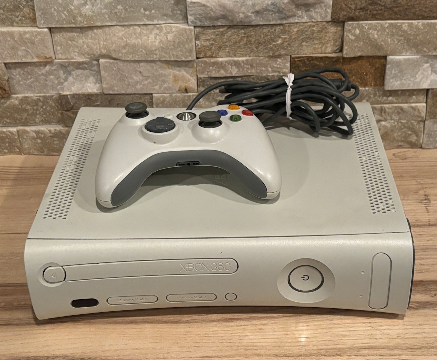 XBOX 360 WHITE CONSOLE ONLY Works + 1 Controller Untested Parts Repair Only