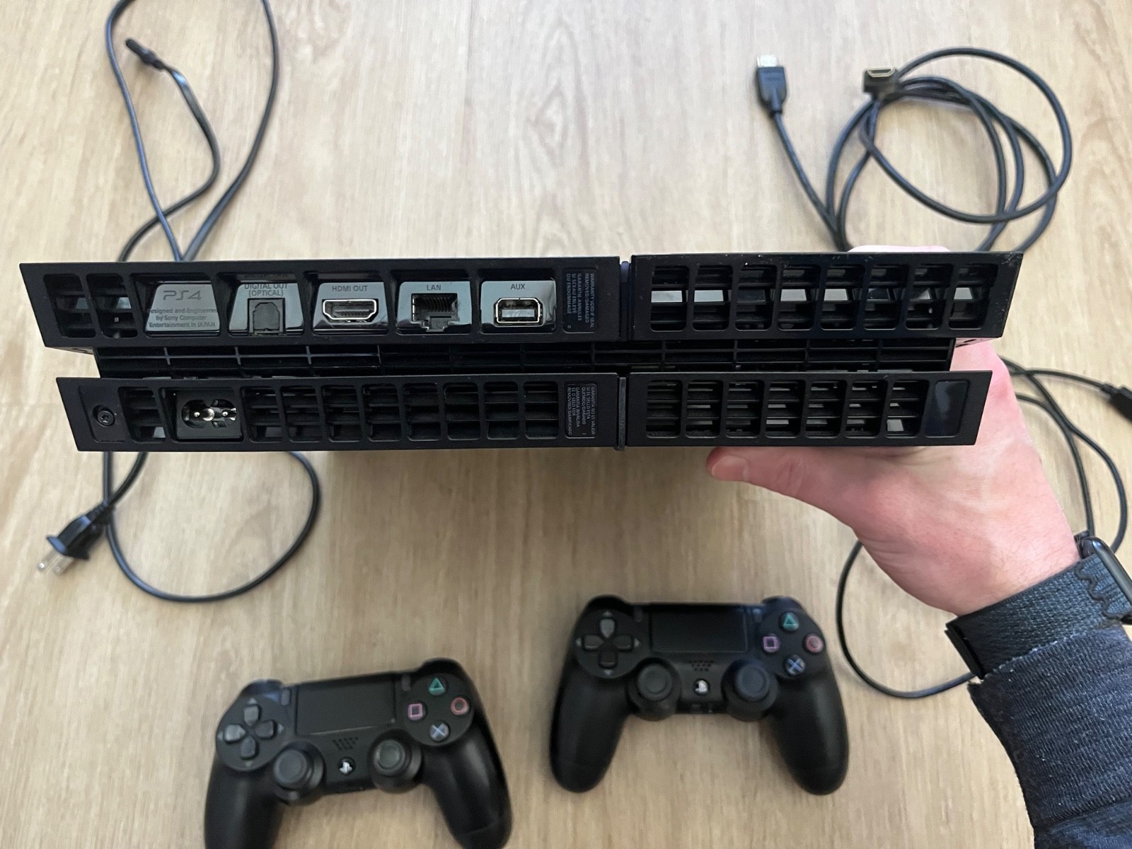 Sony PlayStation 4 PS4 Gaming Console 500GB Black With Two Controllers & Cords