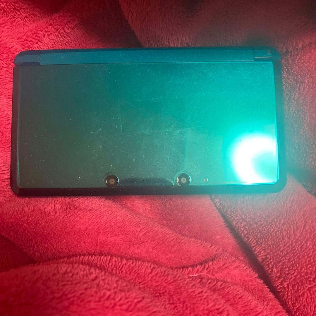 Nintendo 3DS Emerald Green Light Blue