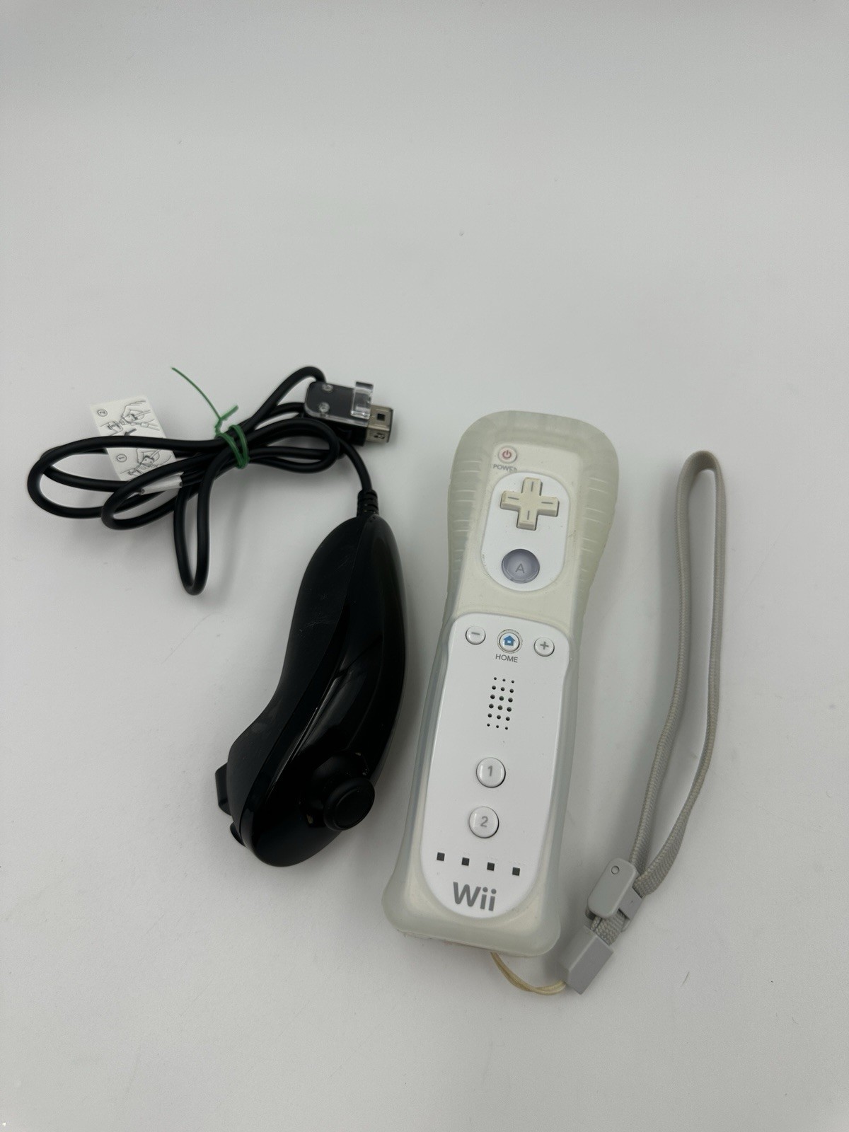 Nintendo Wii Console RVL-001(USA) With Hook-Up Cables Remote Nunchuck Wii Play
