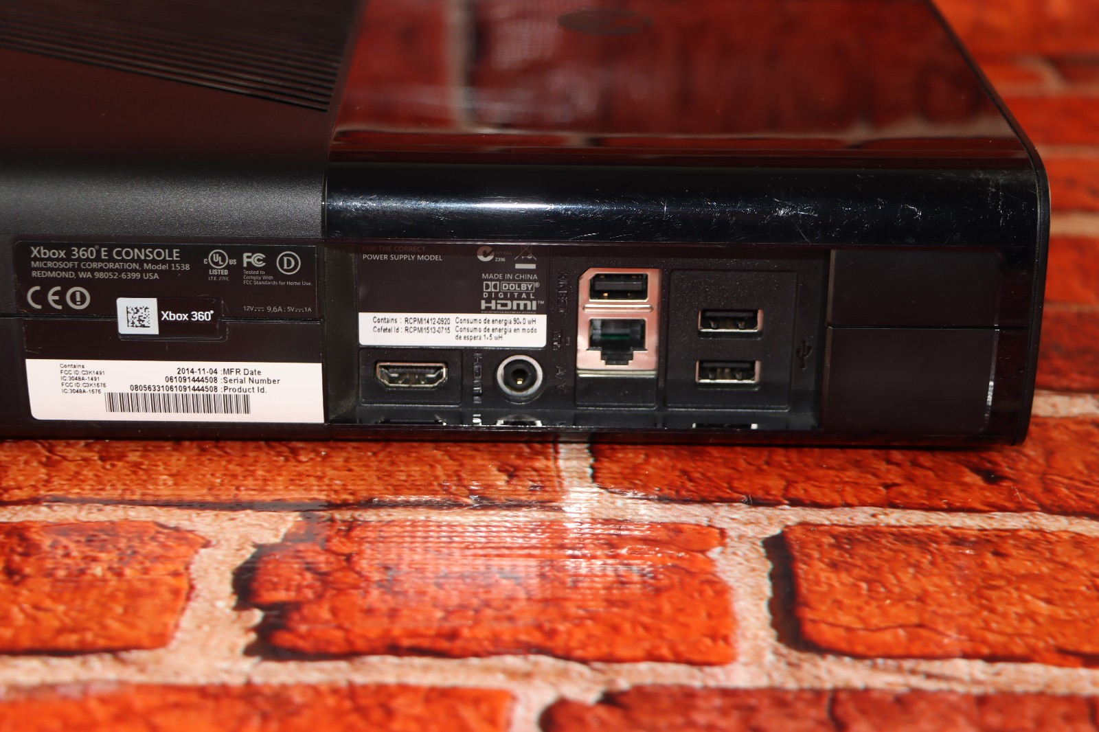 Xbox 360 E Console 4GB Bundle WORKING