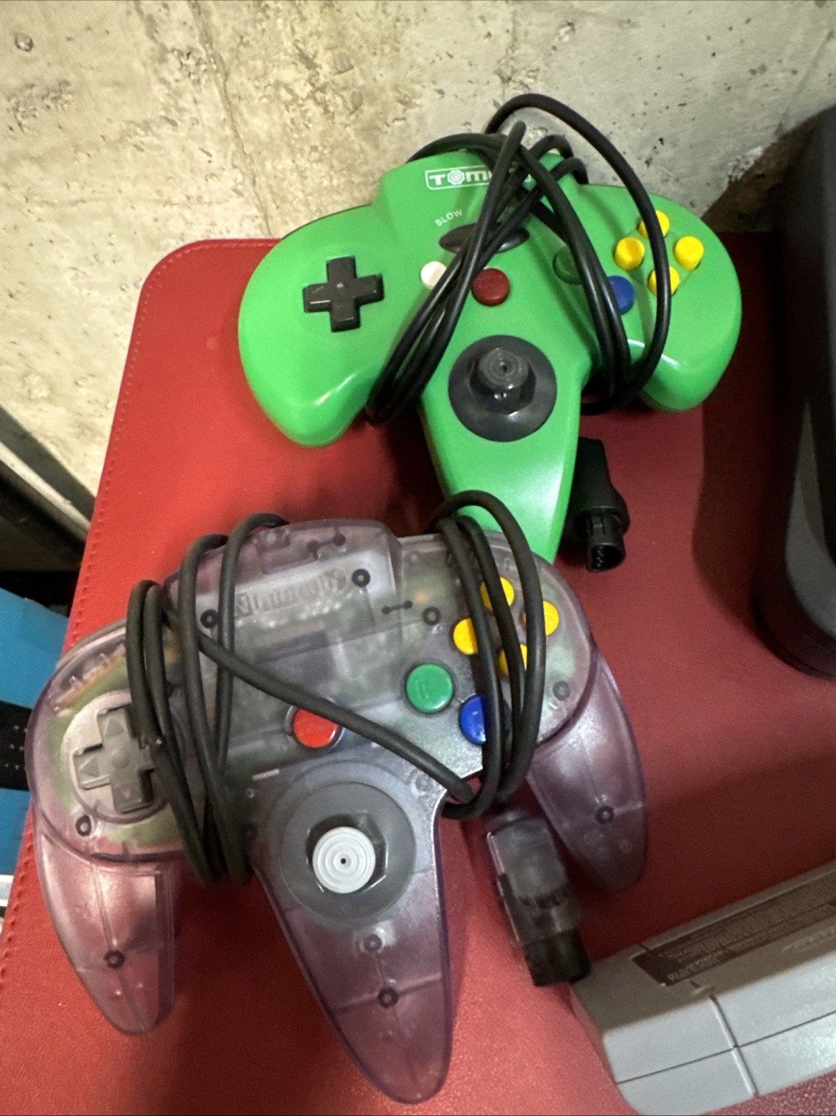 Nintendo 64 Console Bundle w/ 2 Controllers, power and AV cords.tested & working