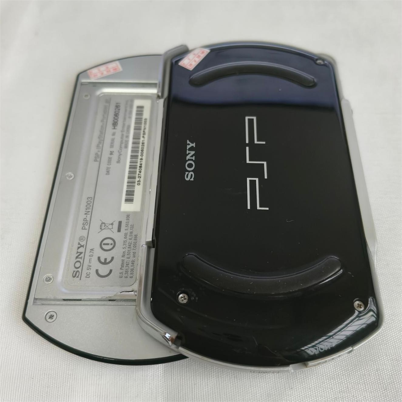 Sony PSP GO console Black with Charger PSP-N1003 Screen with protect