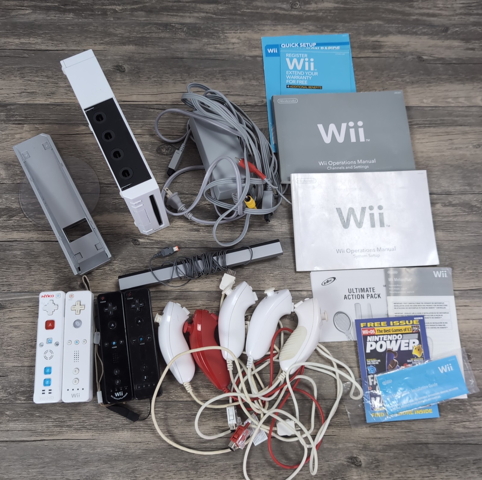 Nintendo Wii Console Bundle White RVL-001 USA Controllers And Manuals OEM Lot