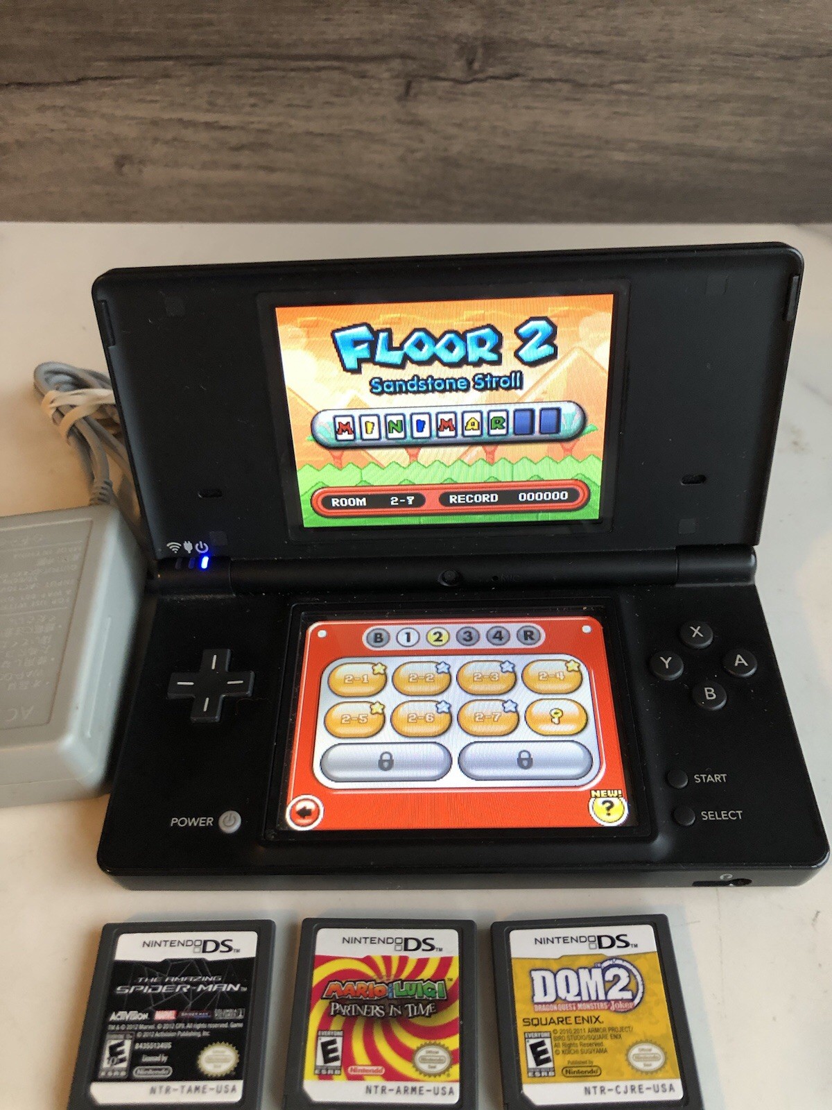Nintendo DSi Matte Black Video Game Console 4 Games Lot w/ Charger Dragon Quest