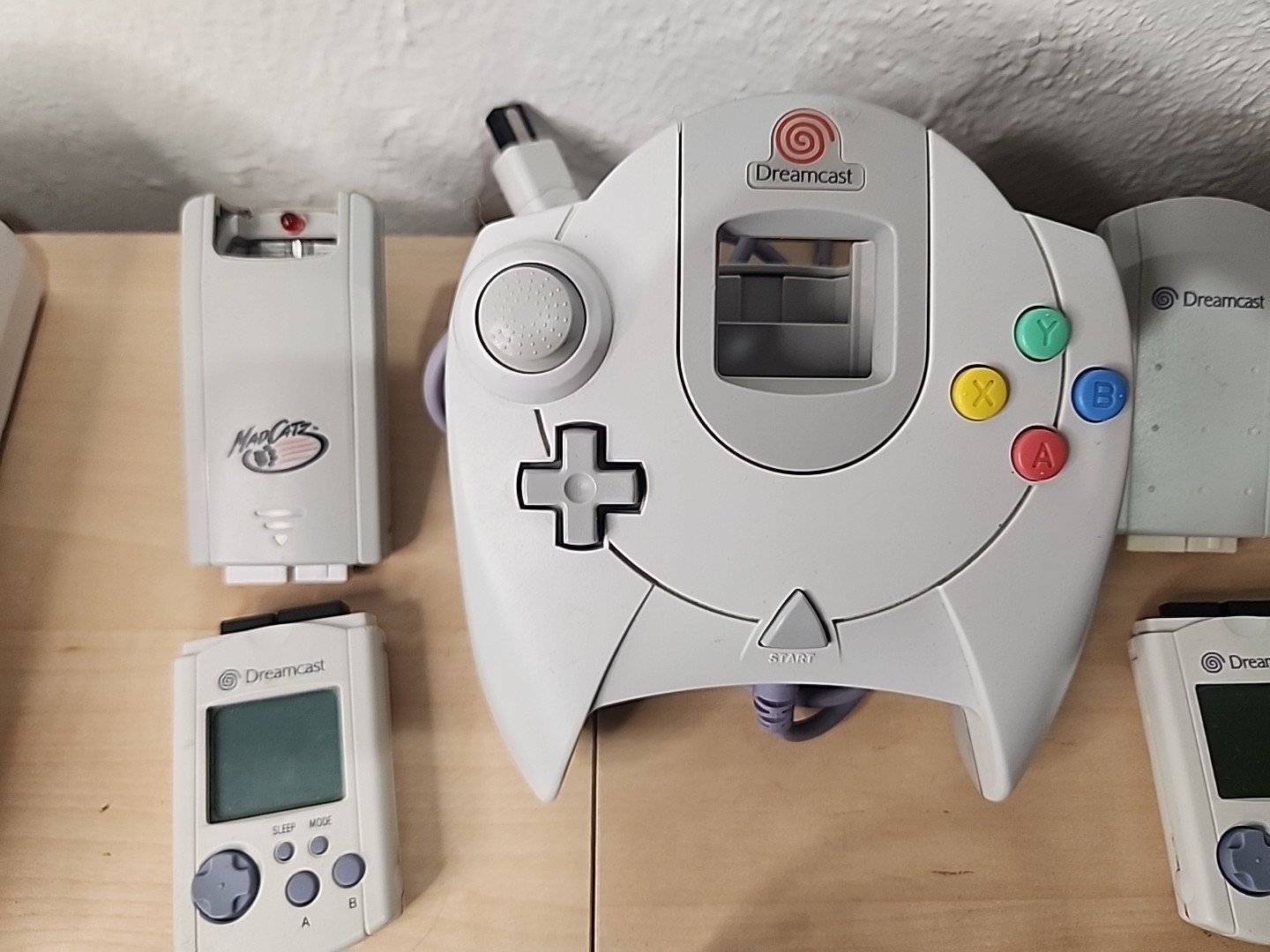 Sega Dreamcast White Console Working Lot 2 Controllers 2 VMU 2 Rumble VGA NTSC