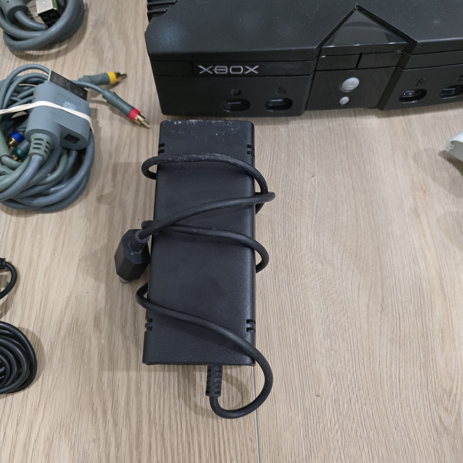 Massive XBOX Bundle – 4 Console + 13 Controllers & More [SOME TESTED / SOME…