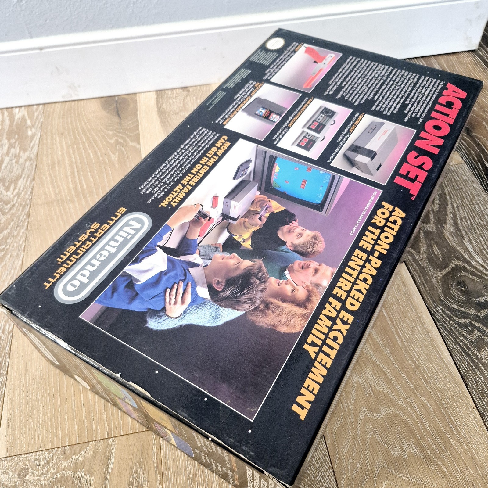 Nintendo NES Action Set Condole Orange Blaster in Original Box