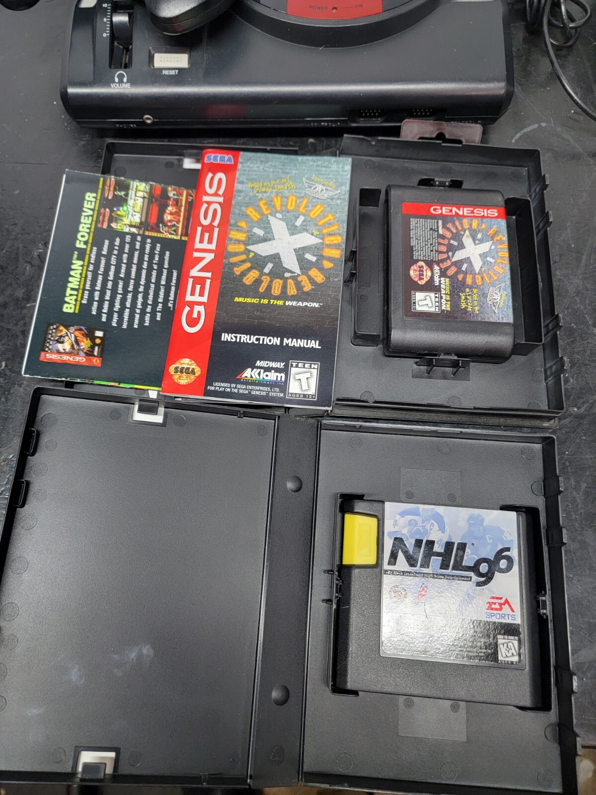 Original SEGA GENESIS Console MK-1601 System 2 Controller Games Rf Switch Bundle