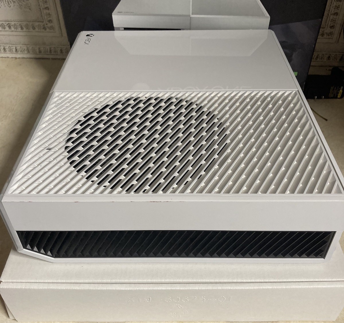 Microsoft Xbox One Special 1540 500GB White Console. Halo Boxed Edition