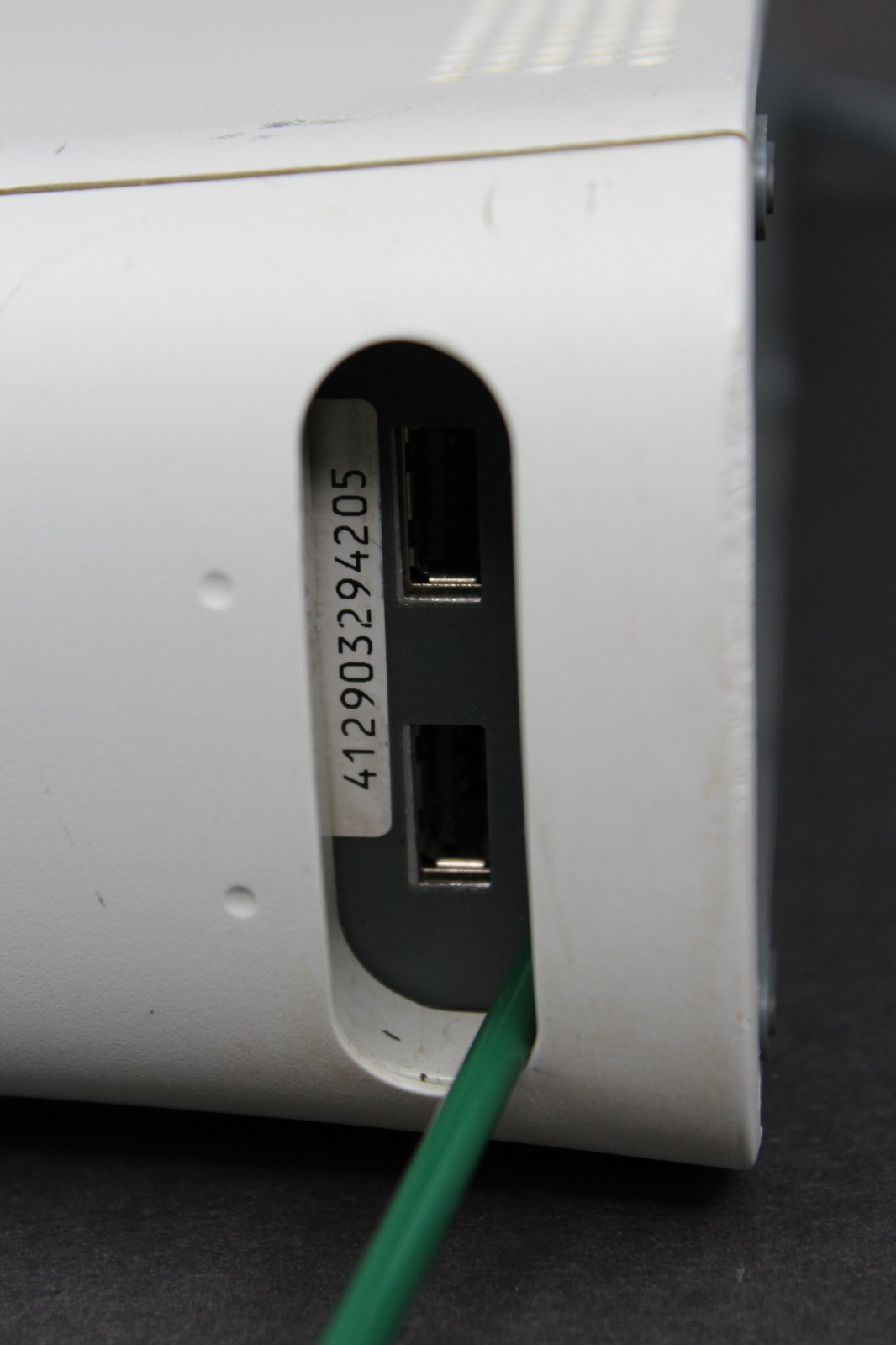 Microsoft Xbox 360 White Console NOT WORKING FOR PARTS ONLY Plays Games No Cords