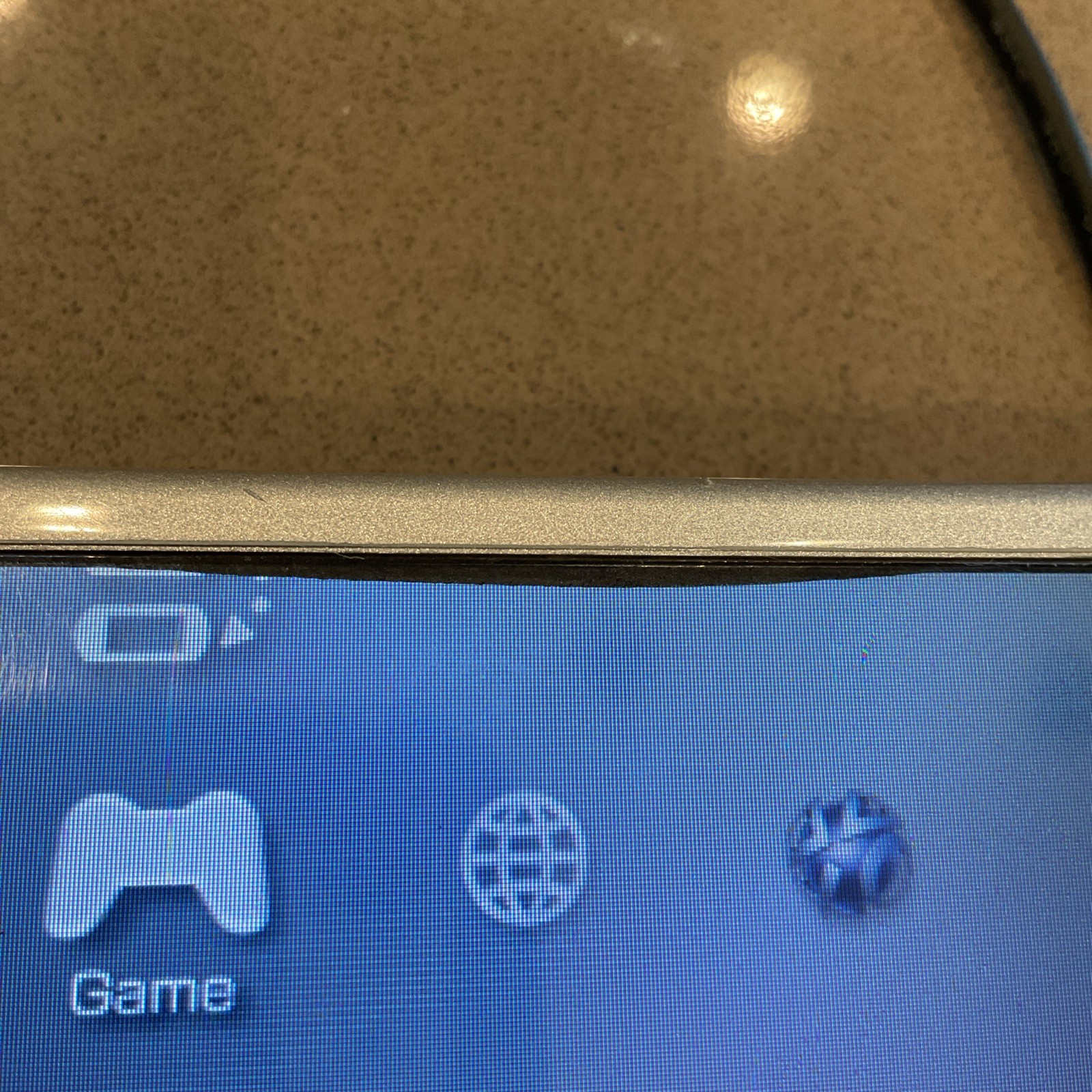 Sony PSP 2000 Silver System BROKEN PARTS ONLY Console Only