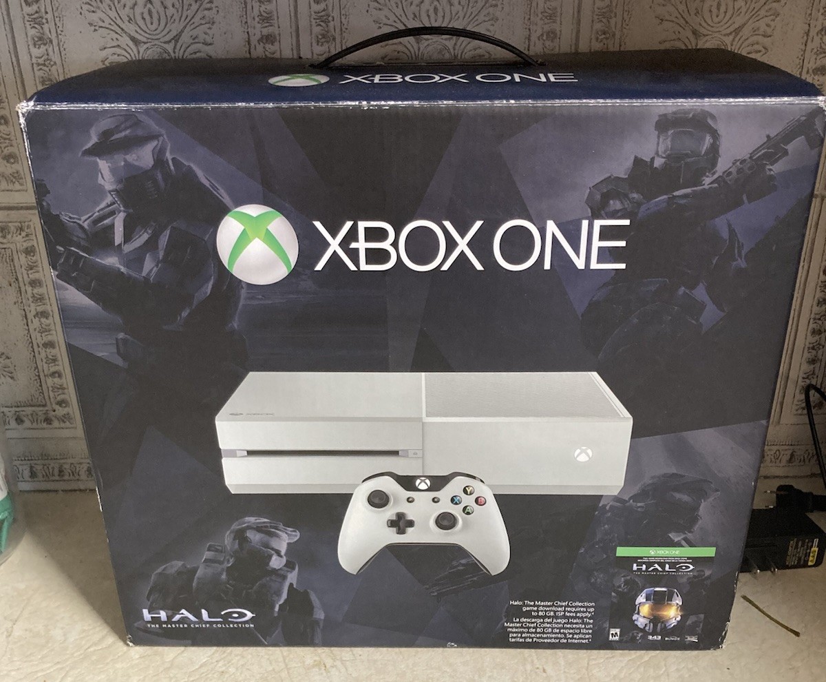 Microsoft Xbox One Special 1540 500GB White Console. Halo Boxed Edition