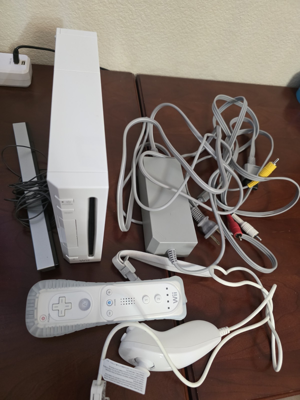 Nintendo Wii RVL-001(USA) White Console Bundle, TESTED WORKING