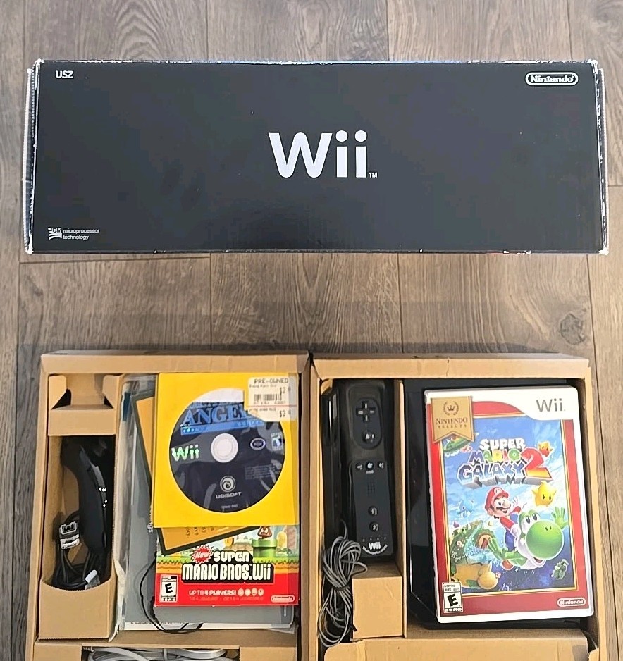 Nintendo Wii Black Console bundle CIB featuring New Super Mario Bros Galaxy 2