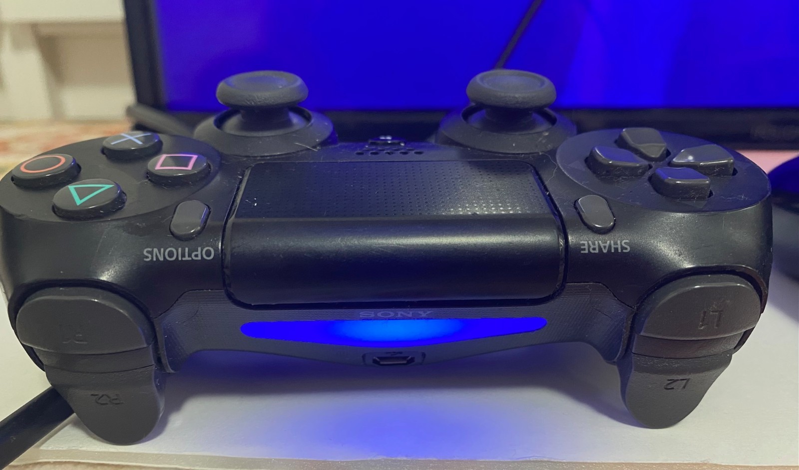 Sony PlayStation 4 Console 500GB (CUH-1215A) w/6 Games and 2 Controllers