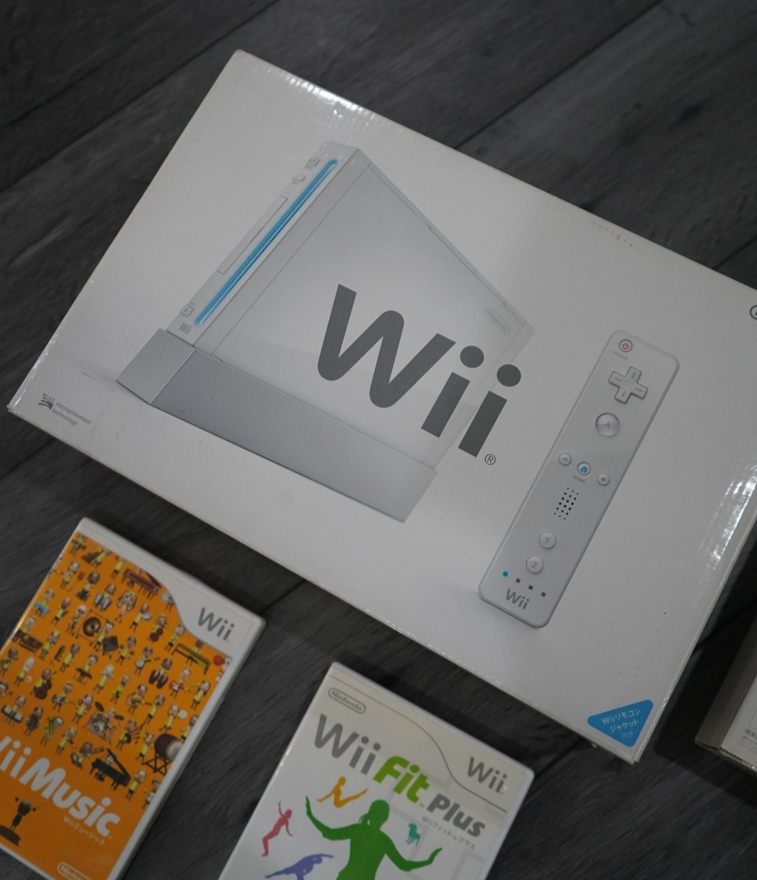 Nintendo Wii RVL-S-WD(JPN) Console In Box Complete W/ Extras