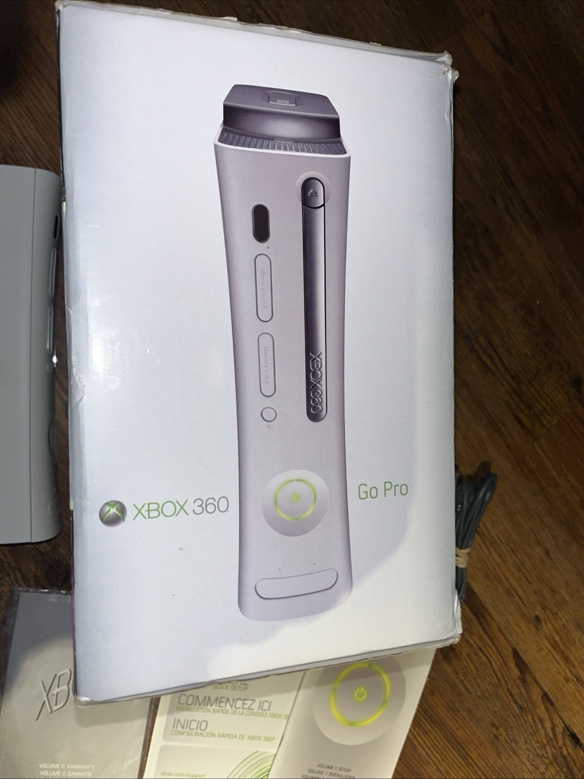 Xbox 360 White 60gb White Console bundle w/ games & Cords