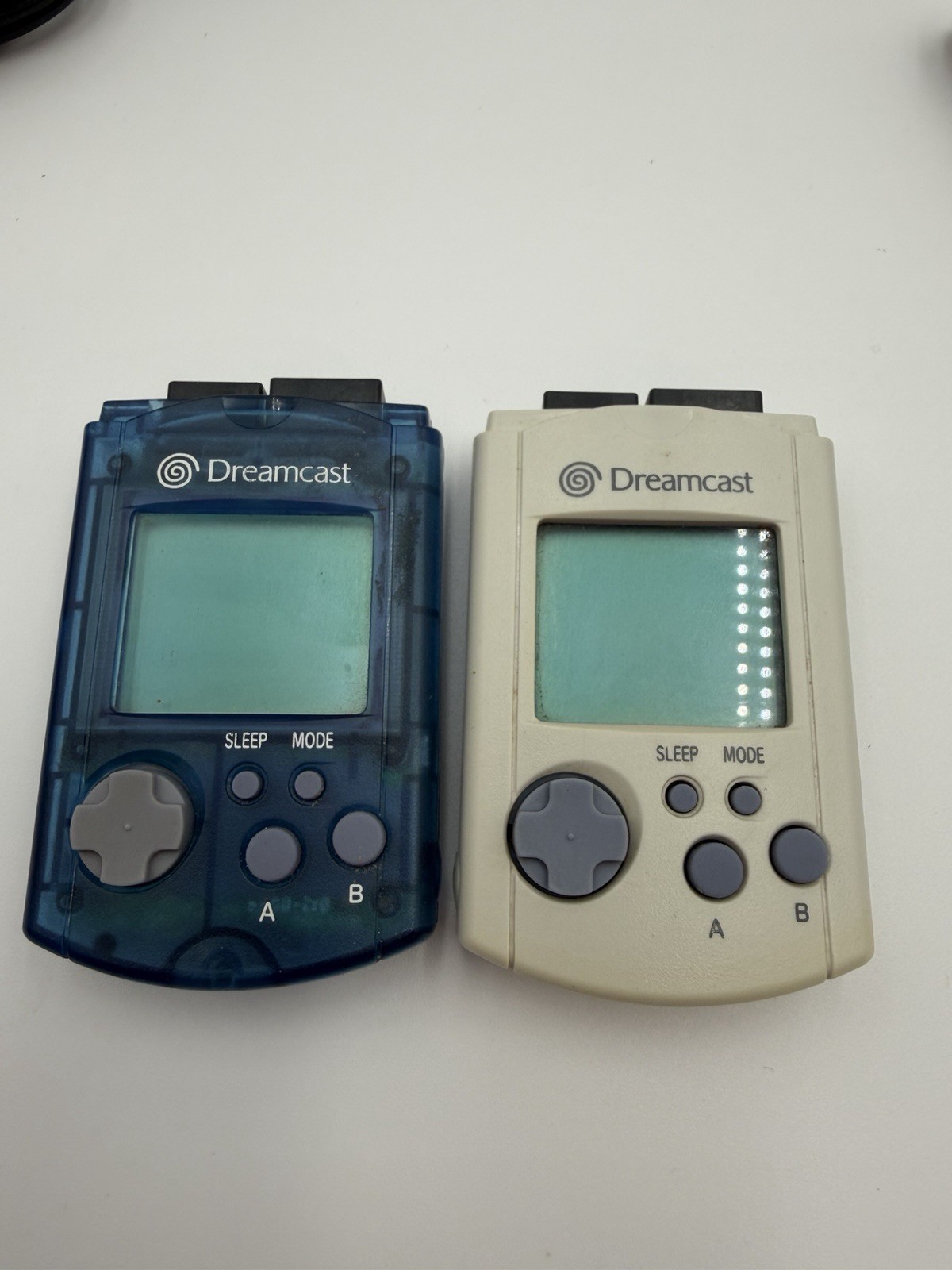 Sega Dreamcast HKT-3020 Console 2 OEM Controllers 2 OEM VMU 1 Game With Extras