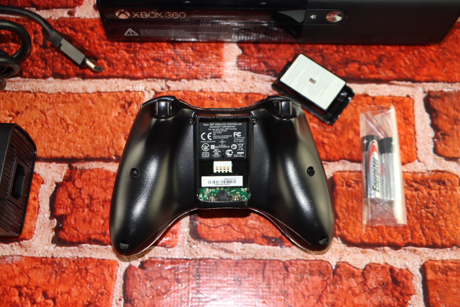 Xbox 360 E Console 4GB Bundle WORKING
