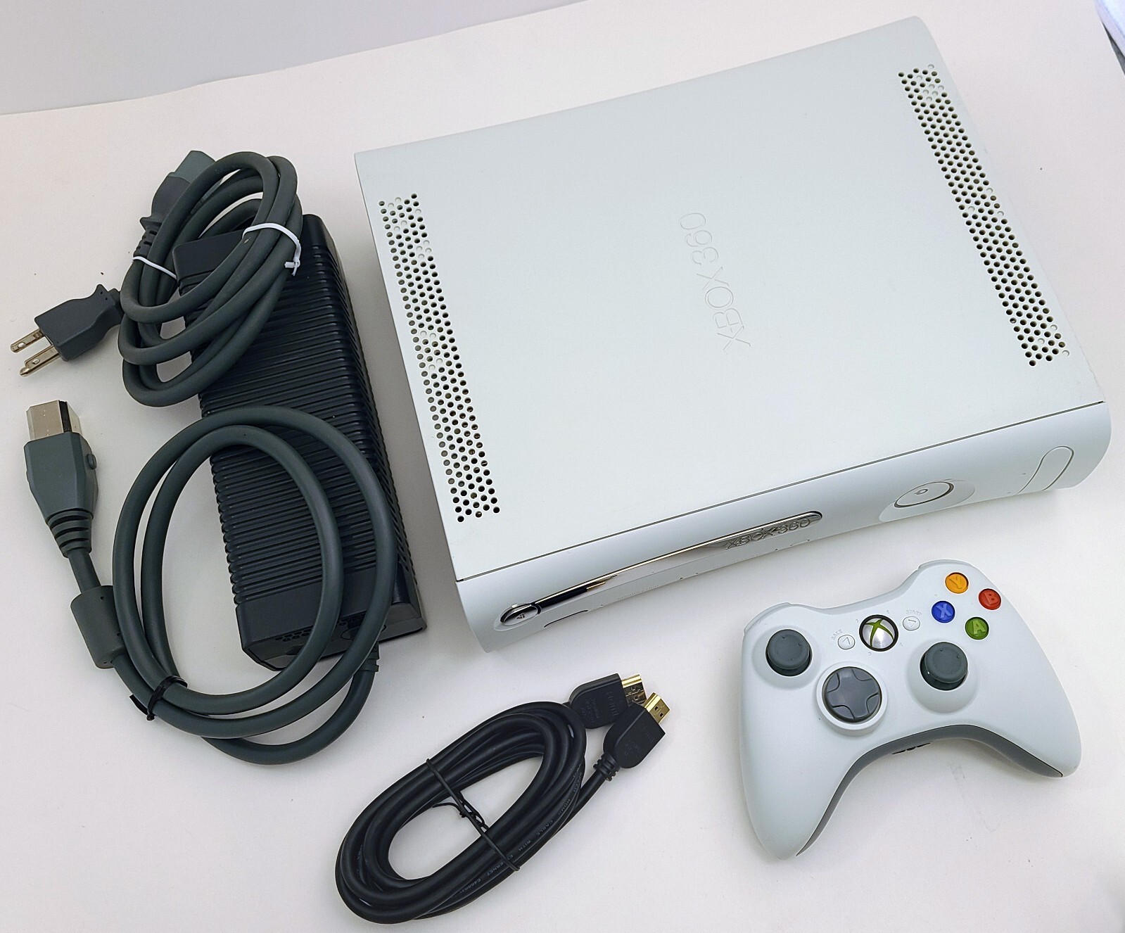 Microsoft XBox 360 Pro 4GB White Video Game Console Gaming System 360P Kids Room
