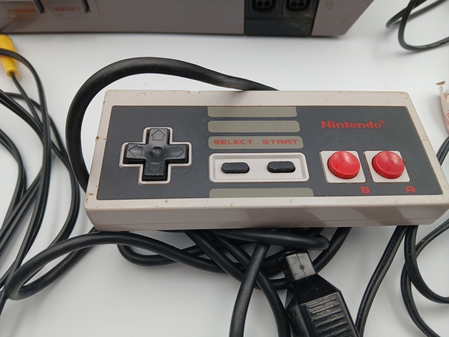 Nintendo NES-001 System PARTS ONLY Console Cords Super Mario 2 NOT WORKING