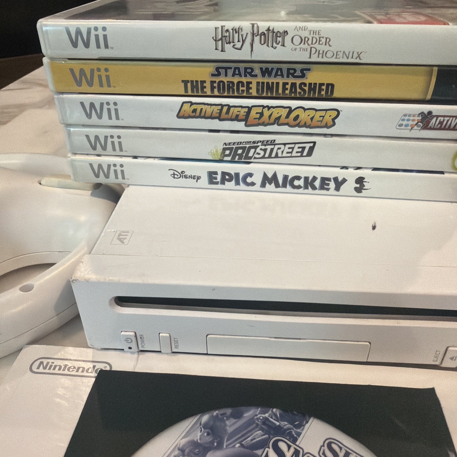 Nintendo Wii Console White RVL-001 Super Smash Bros Brawl Bundle 6 Video Games