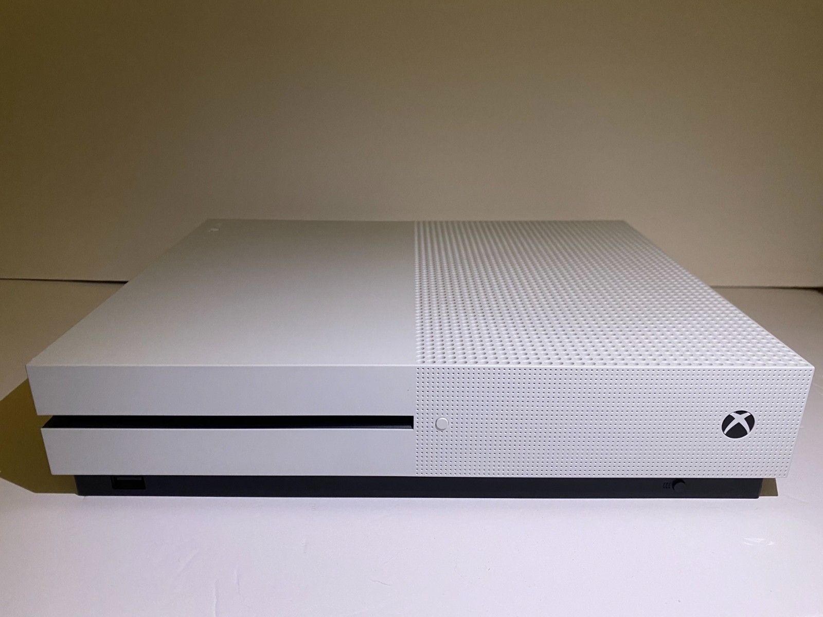Microsoft Xbox One S 500GB Console – White – READ DESCRIPTION