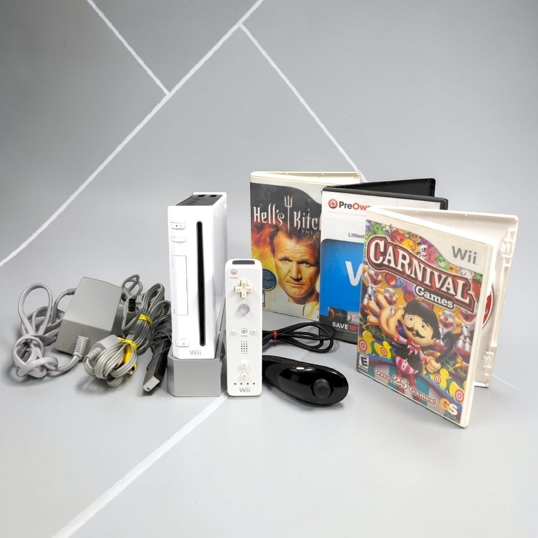 VTG 2006 Nintendo Wii RVL-001 Console Bundle White GameCube Ports 3 Games