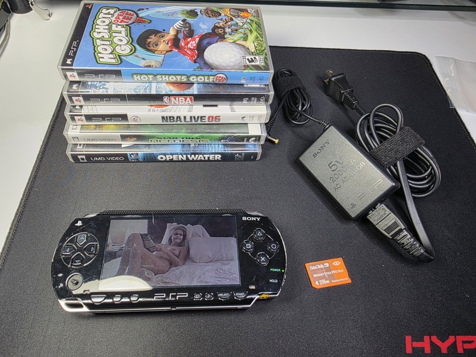 Sony PSP-1001 Black with Charger Battery 256mb Memory Stick + 2UMD + 3 Games ⚠️