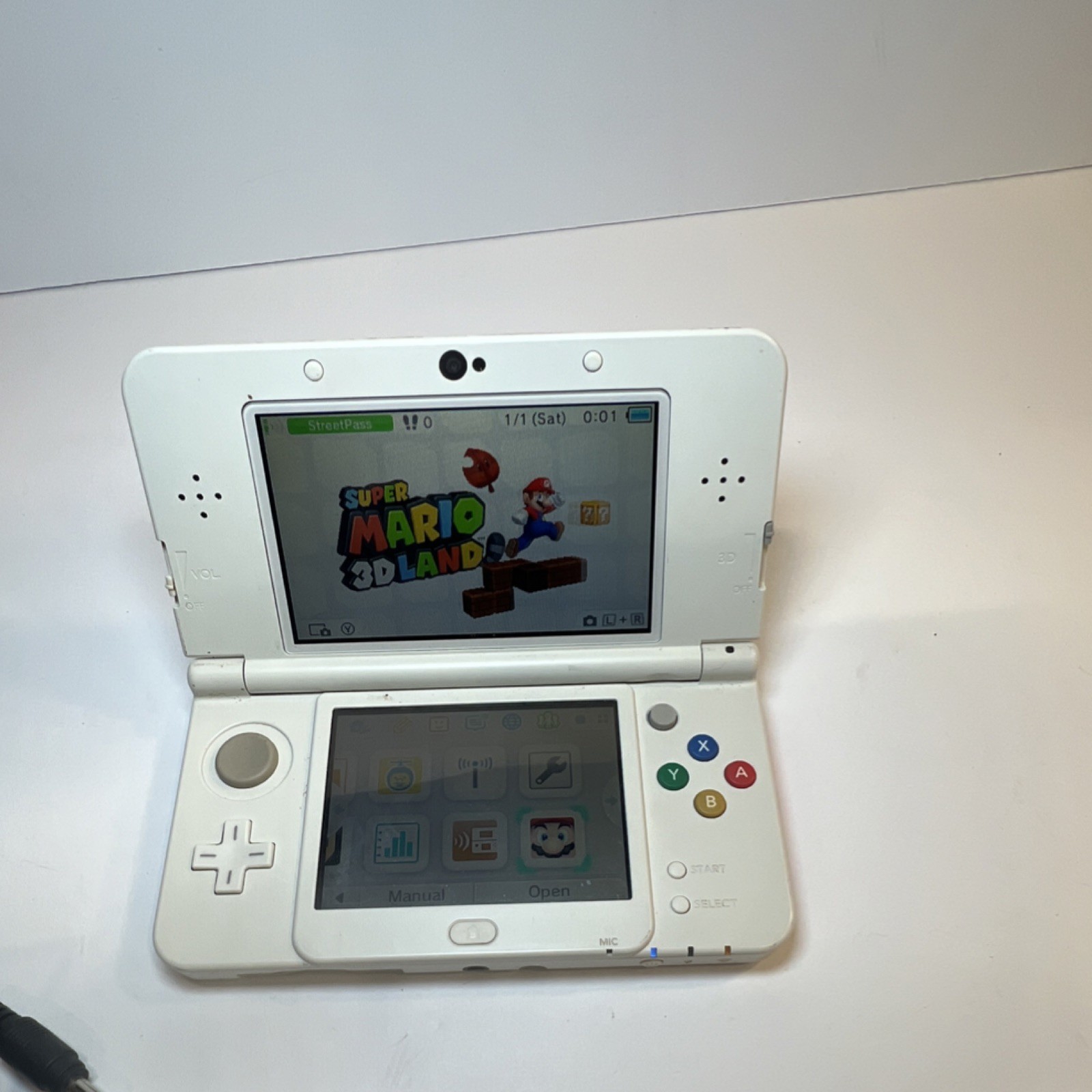 Nintendo New Nintendo 3DS White w/ Mario Cover Plate 3D Touchscreen 4GB US
