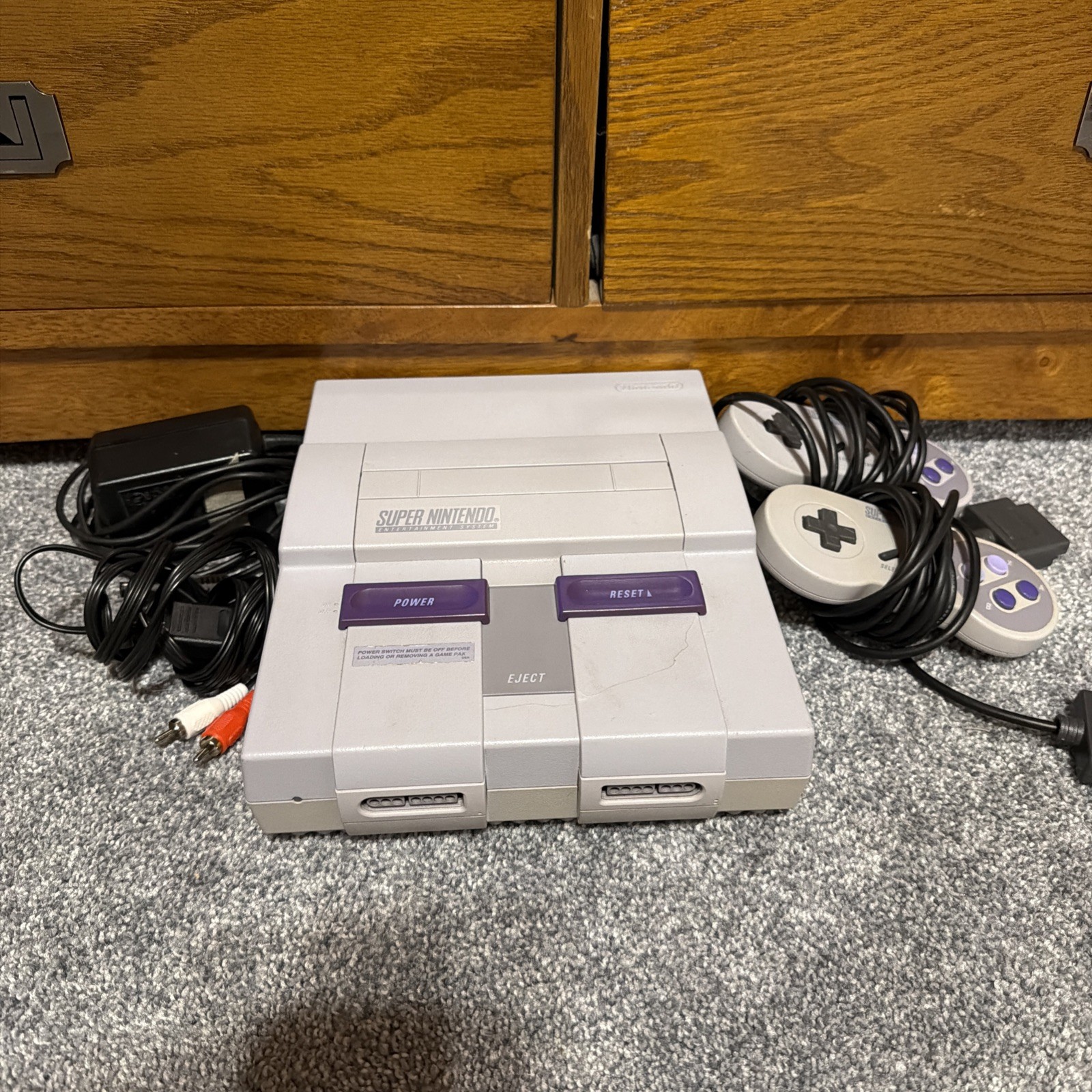 Super Nintendo SNES with 2 Controllers And Cords Working READ