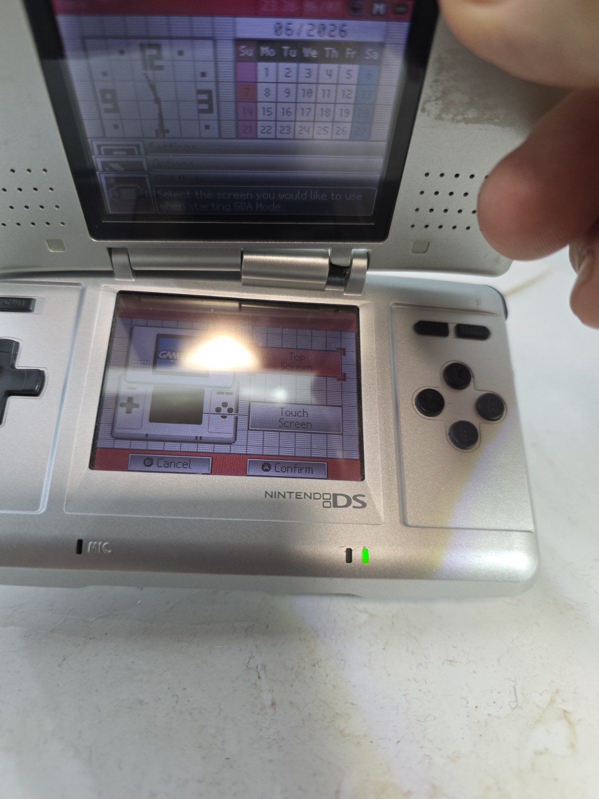 Nintendo DS OG FAT Console – tested and working with charger / broken hinge