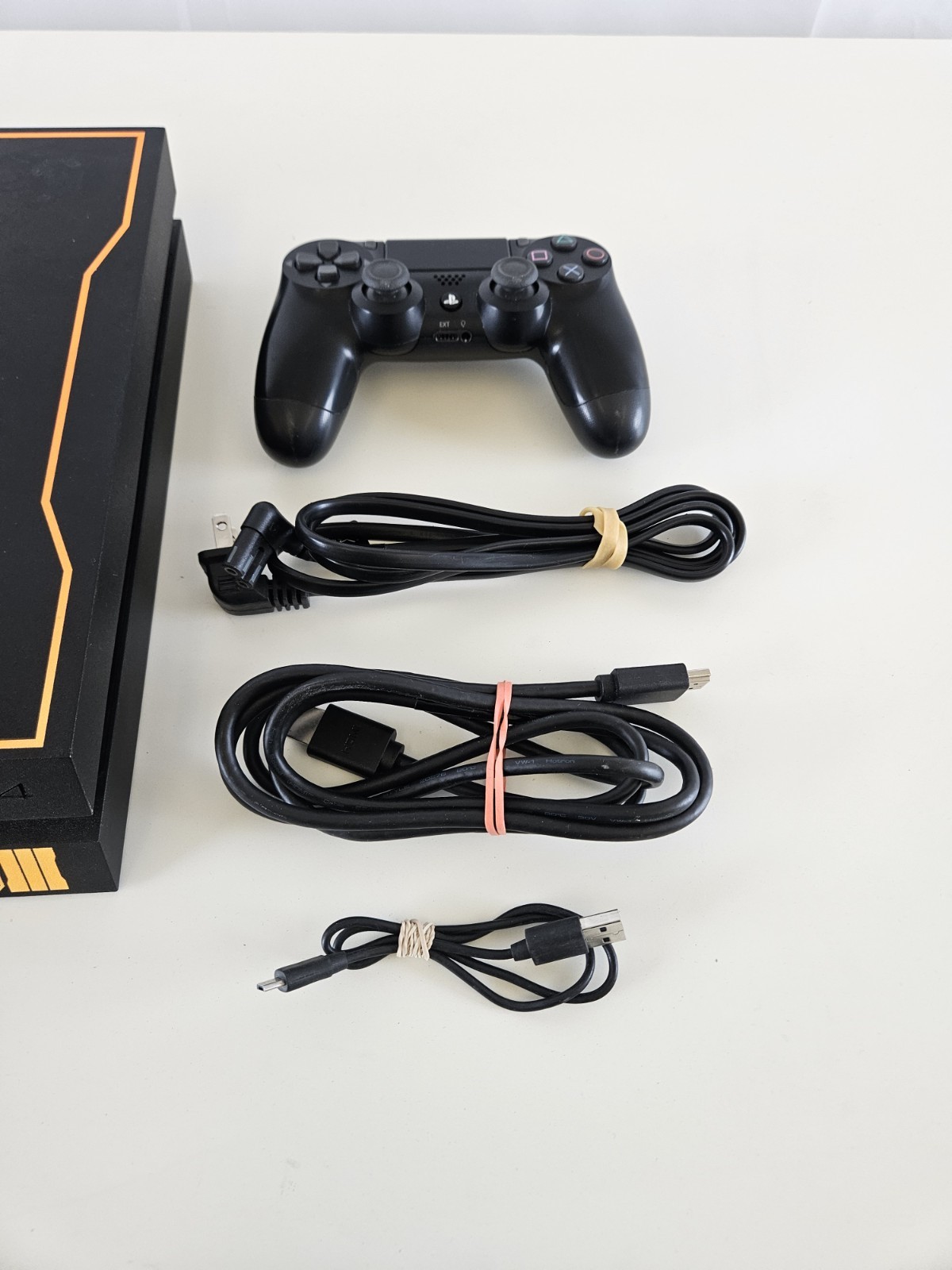 Sony PlayStation PS4 Call of Duty: Black Ops III Edition + Cables + Controller