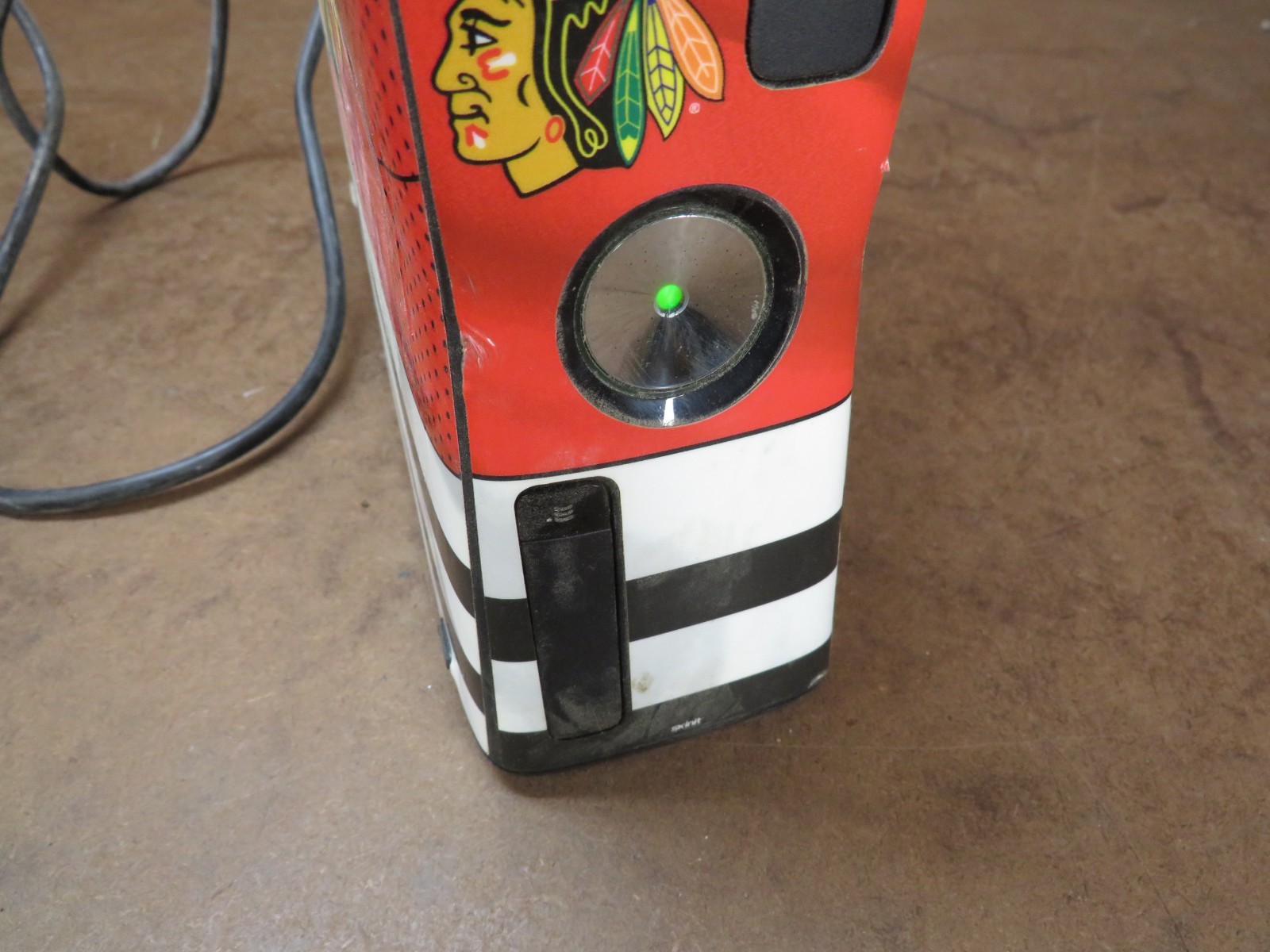 Microsoft Xbox 360 S Console T439 Chicago Blackhawks NHL W/ Power Supply Working