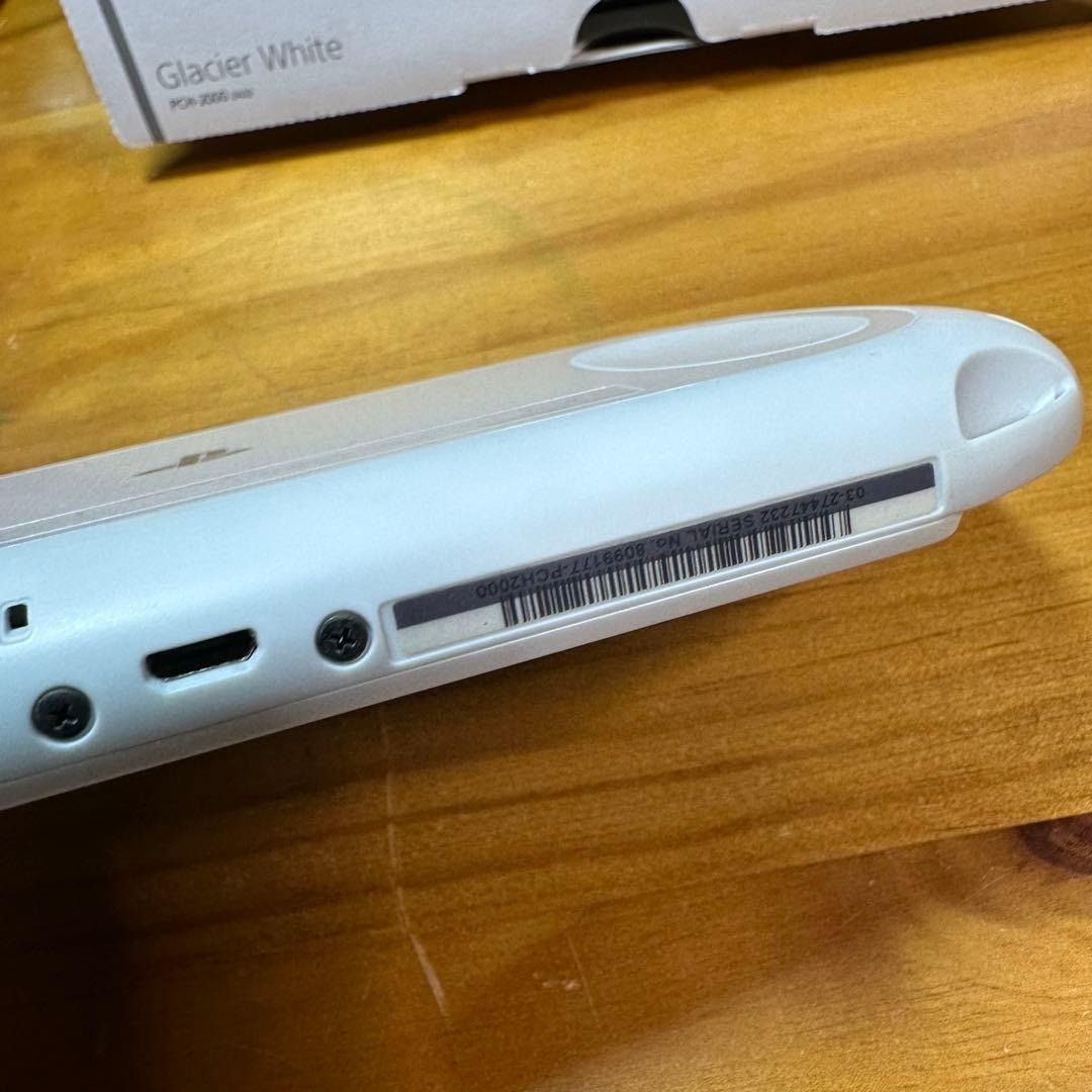 PSVita 2000 Console Glacier White 6254 From Japan