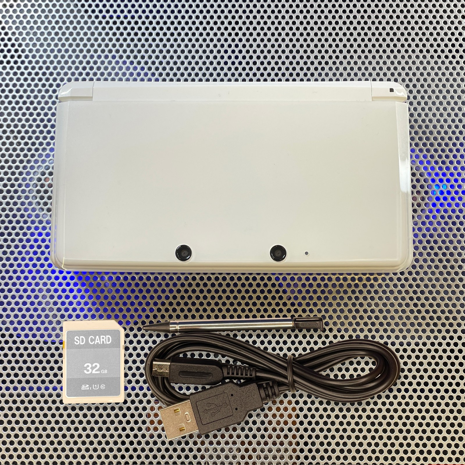Nintendo 3DS Console Region Free Very Good Cond 32GB SD USB Cable Stylus Tested