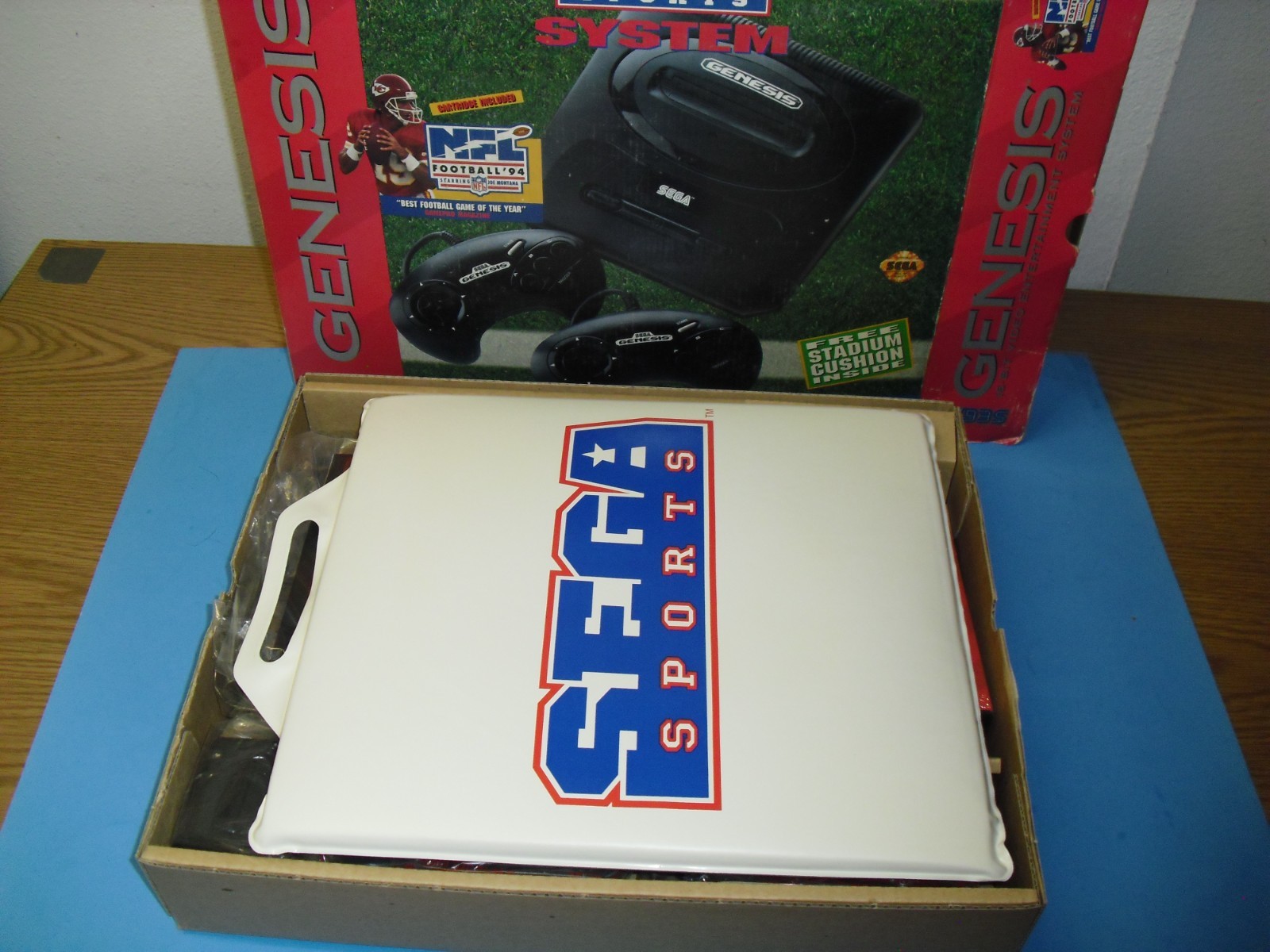 Sega Genesis Sports system complete in box w/ Stadium Cushion & NFL Football 94