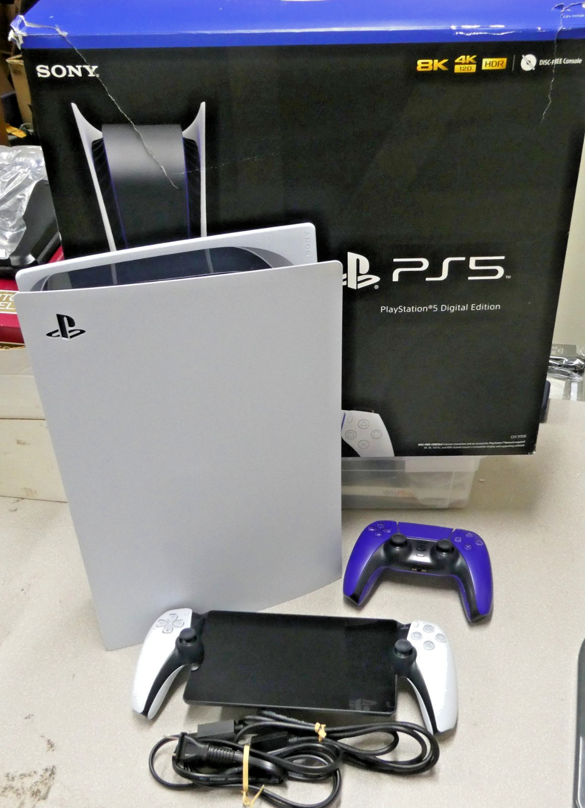 Sony PS5 Digital Edition Console – 825 Gb & Sony CFI-Y1001 – Remote Player