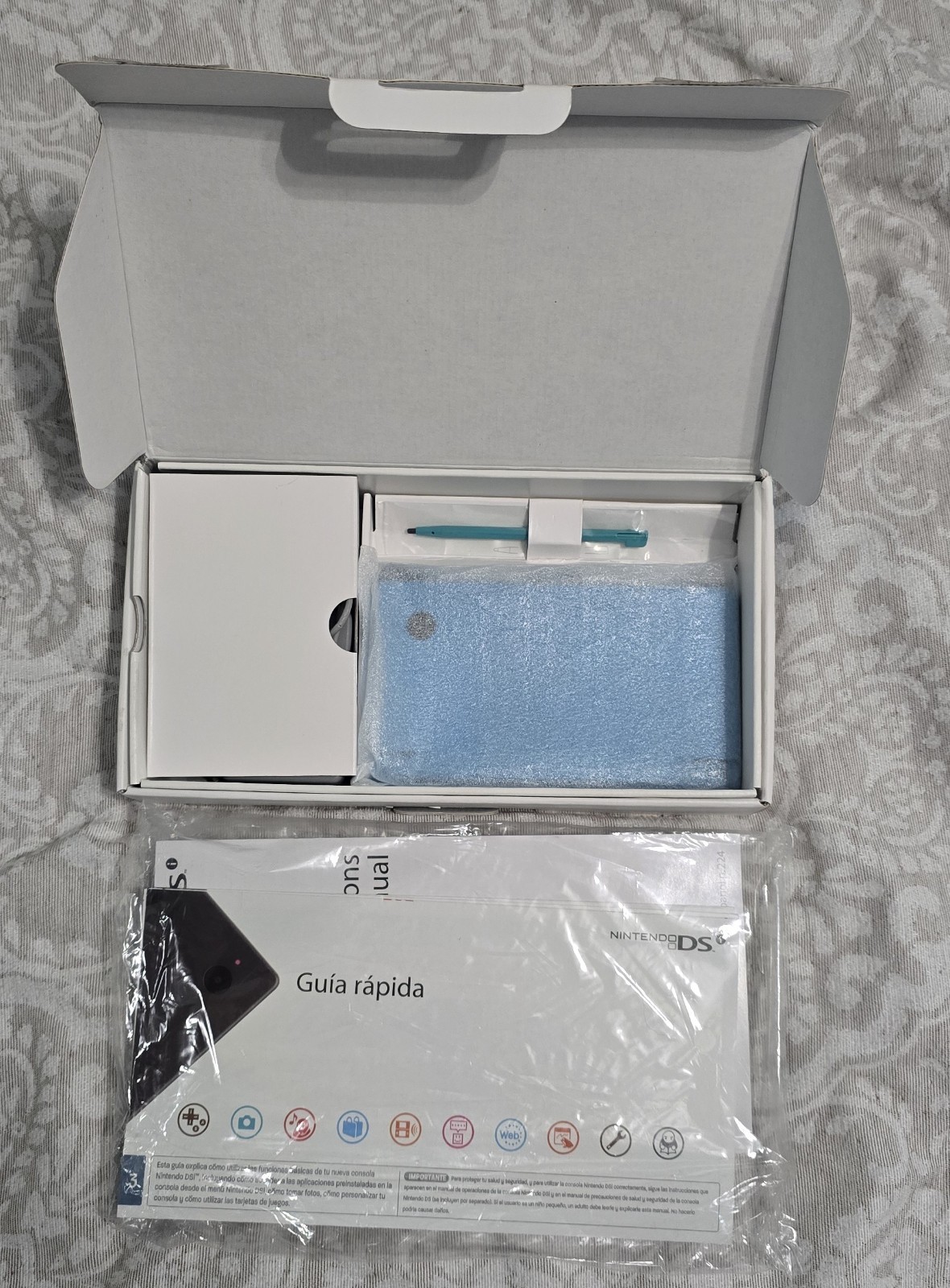 Nintendo DSi Teal Blue Complete Cib Plus Protector And Car Charger