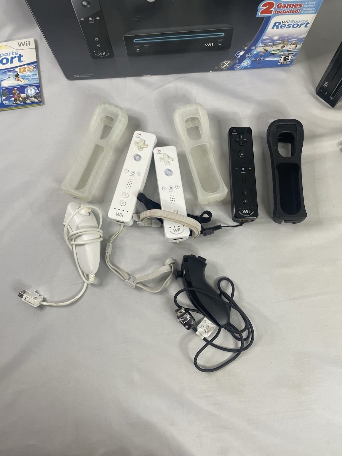 Nintendo Wii Black Console Wii Sports & Resort Bundle Complete In Box (Tested)