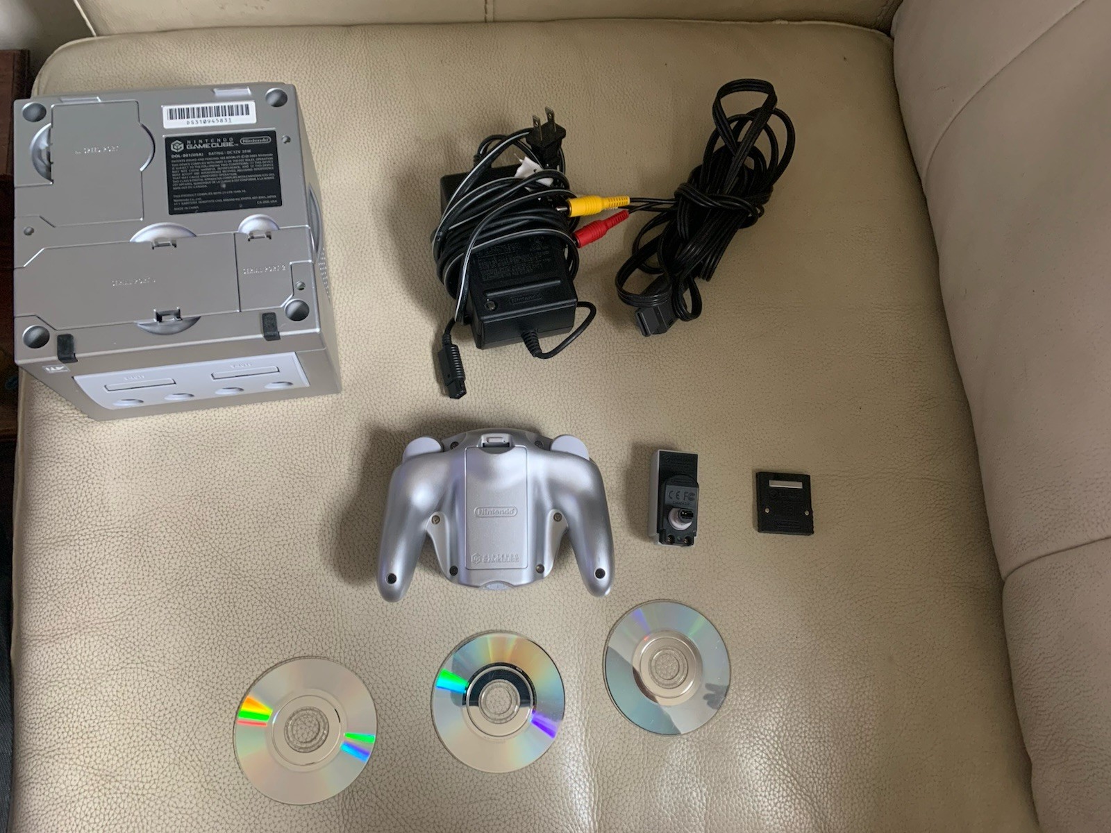 Nintendo GameCube DOL-001 Console Platinum With 3 Games, Cords And Controller.