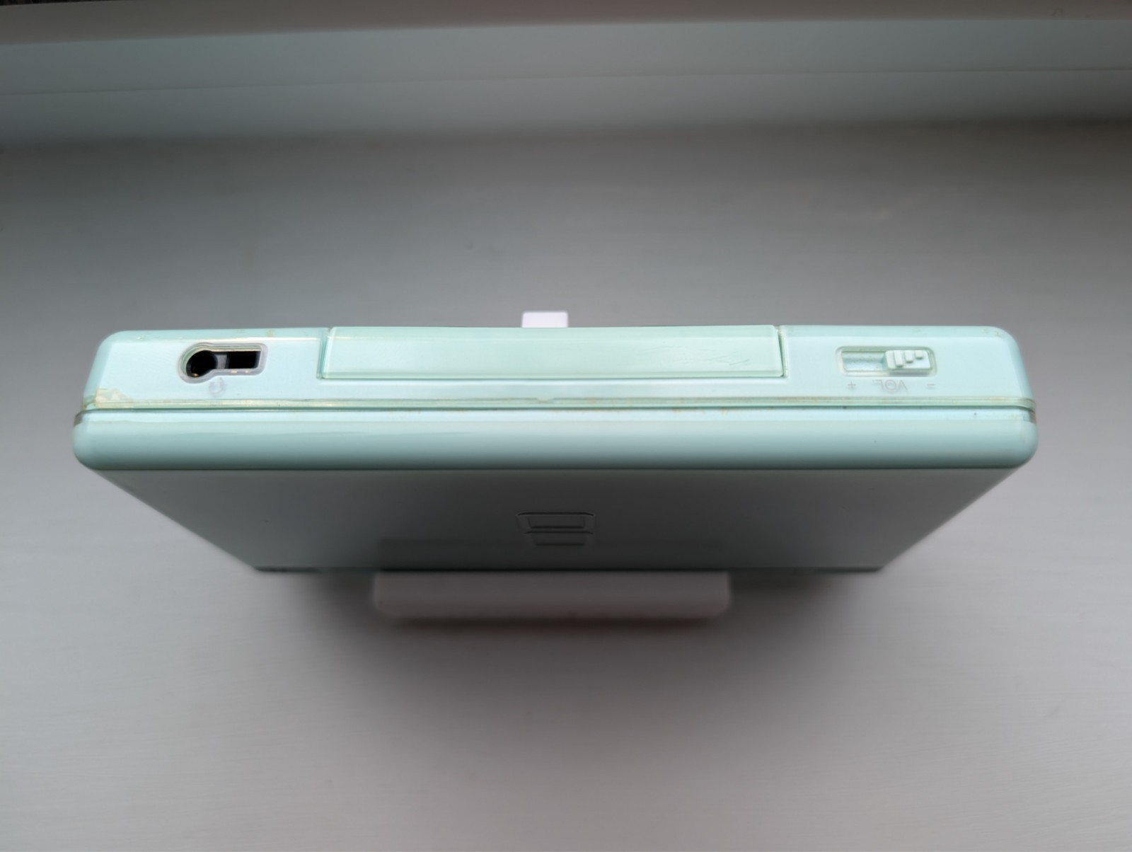 Nintendo DS Lite Handheld Console – ICE BLUE – TESTED – w/ slot cover + stylus