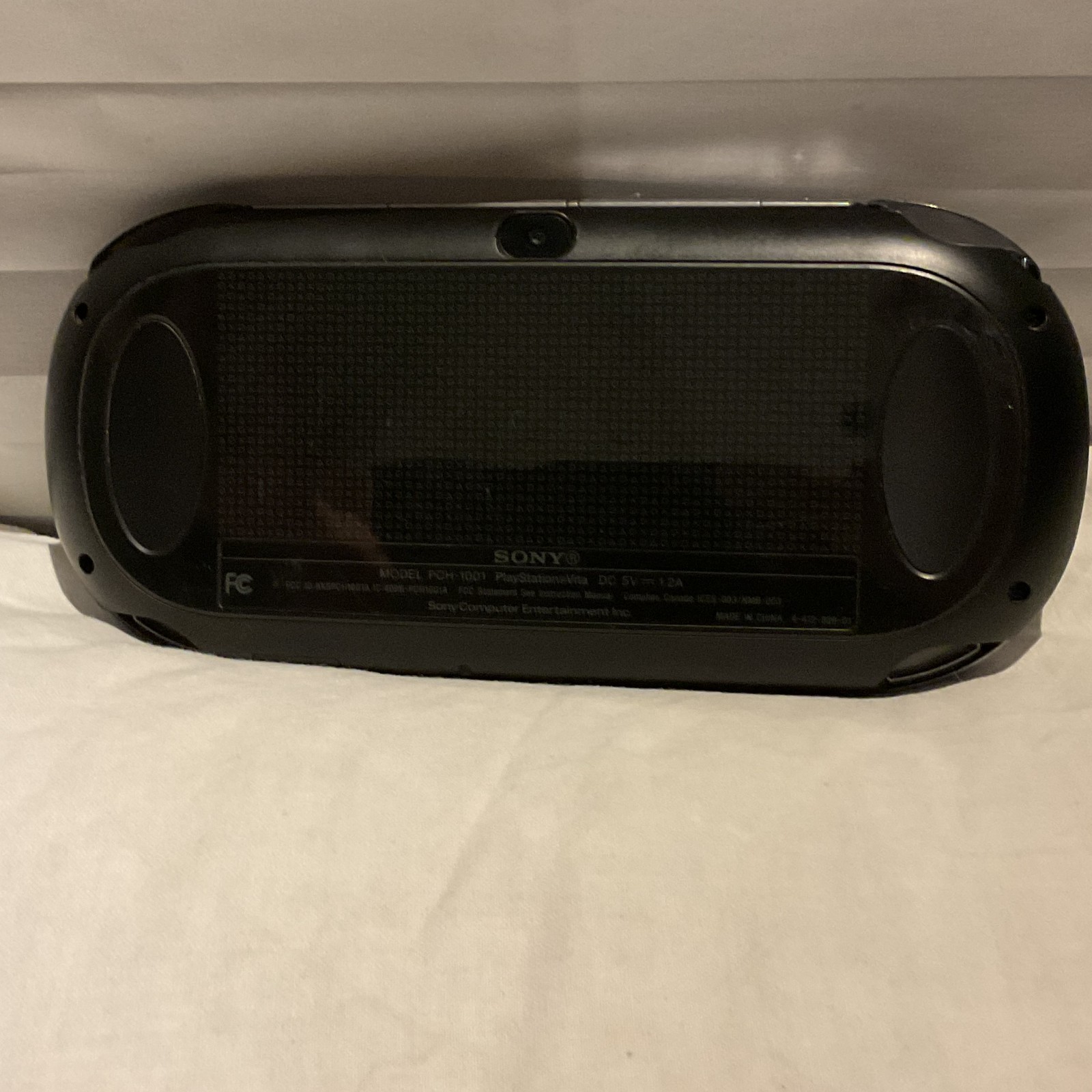 Sony PlayStation PS Vita PCH-1001 Black Handheld Console w/ Power Supply -Tested