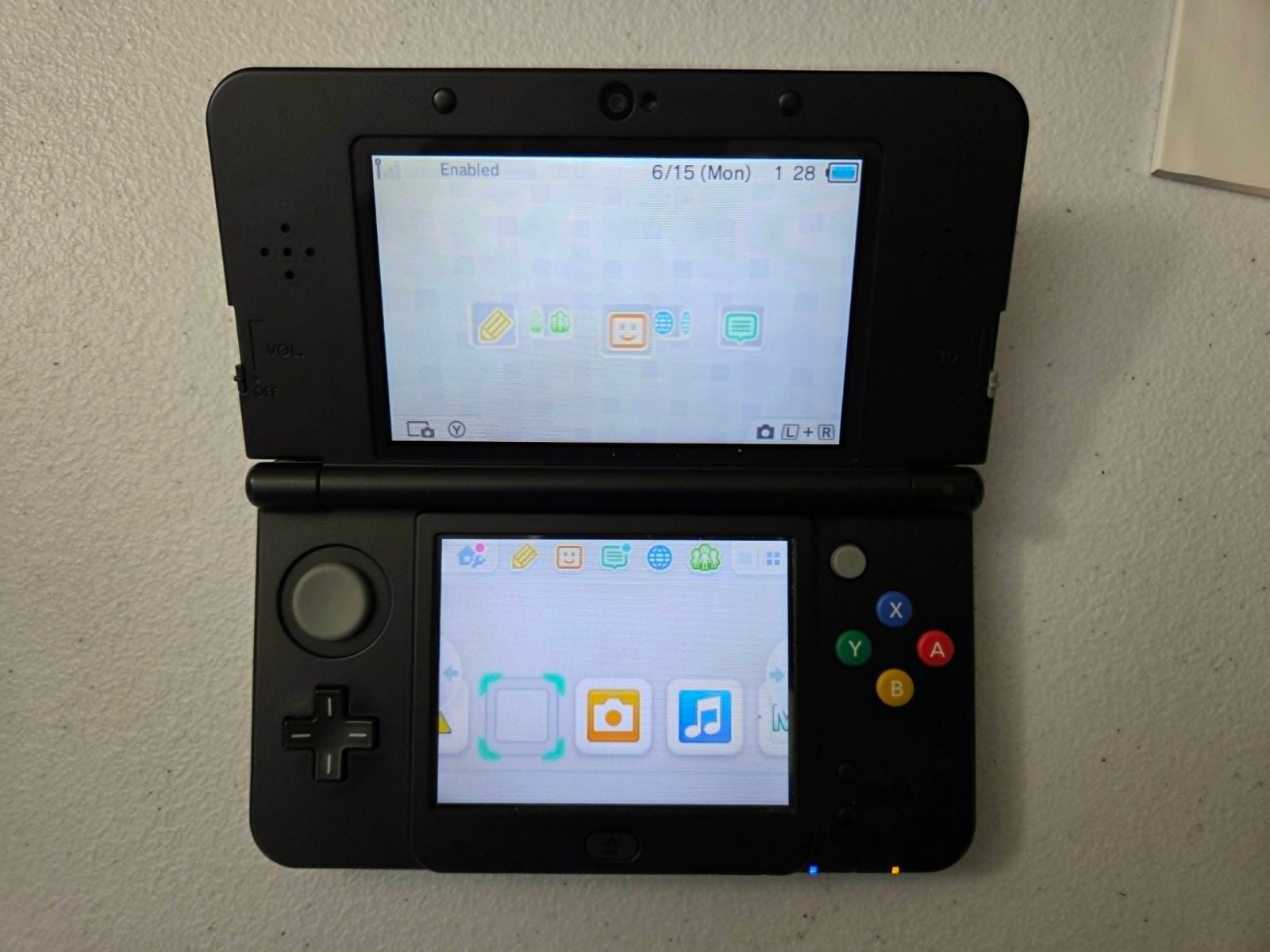 Nintendo New 3DS Super Mario Black Friday Edition CIB Pokémon Y+Pokemon Red
