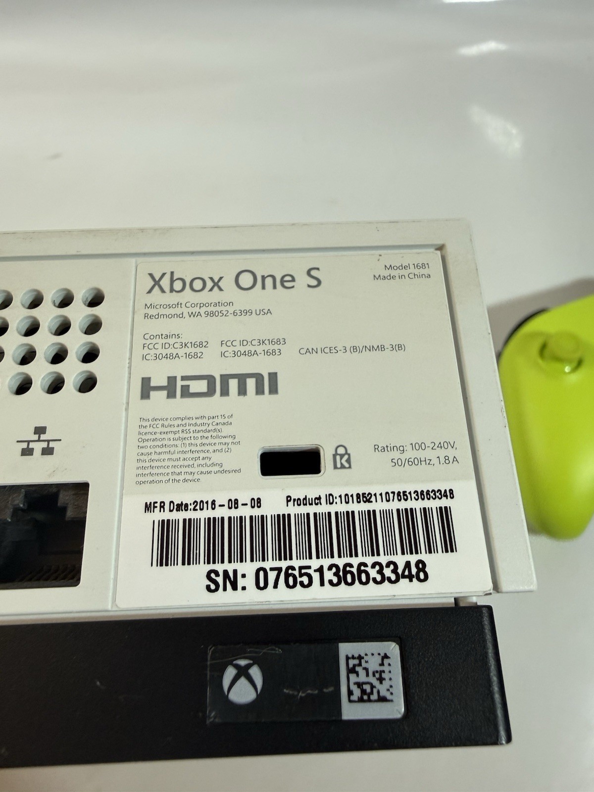 Microsoft Xbox One S Console 500GB 1681 + Controller + Cables