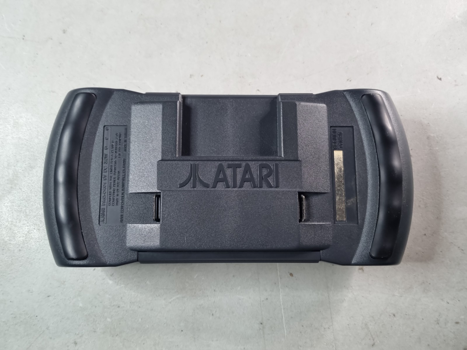 Broken Atari Lynx 2 Gaming Console System PAG-0401 with Battery Cover No Power